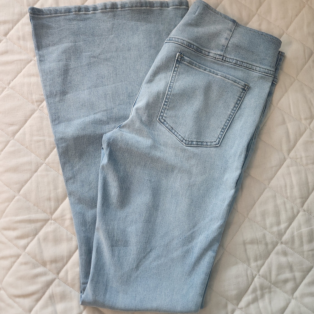 NWOT We The Free Flared Denim Jeans - Picture 2 of 9